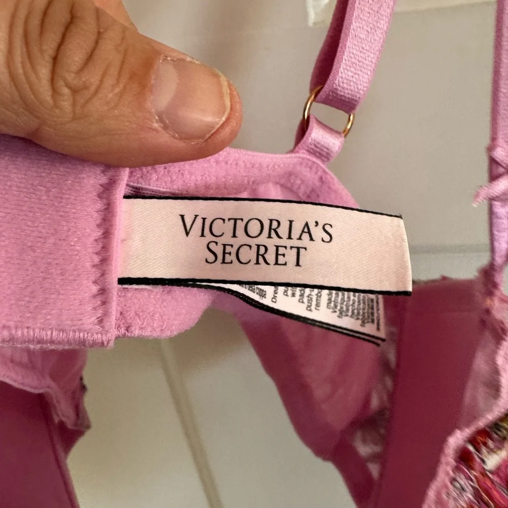Victoria’s Secret pink floral push-up‎ without padding bra size 36C
